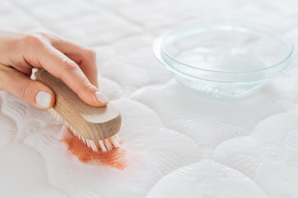 làm sạch vết kem chống nắng